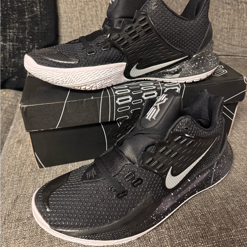 Nike Kyrie 2 Low Metallic/Silver